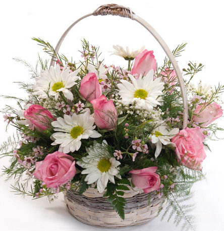 Цветочная корзинка из роз и хризантем, с доставкой